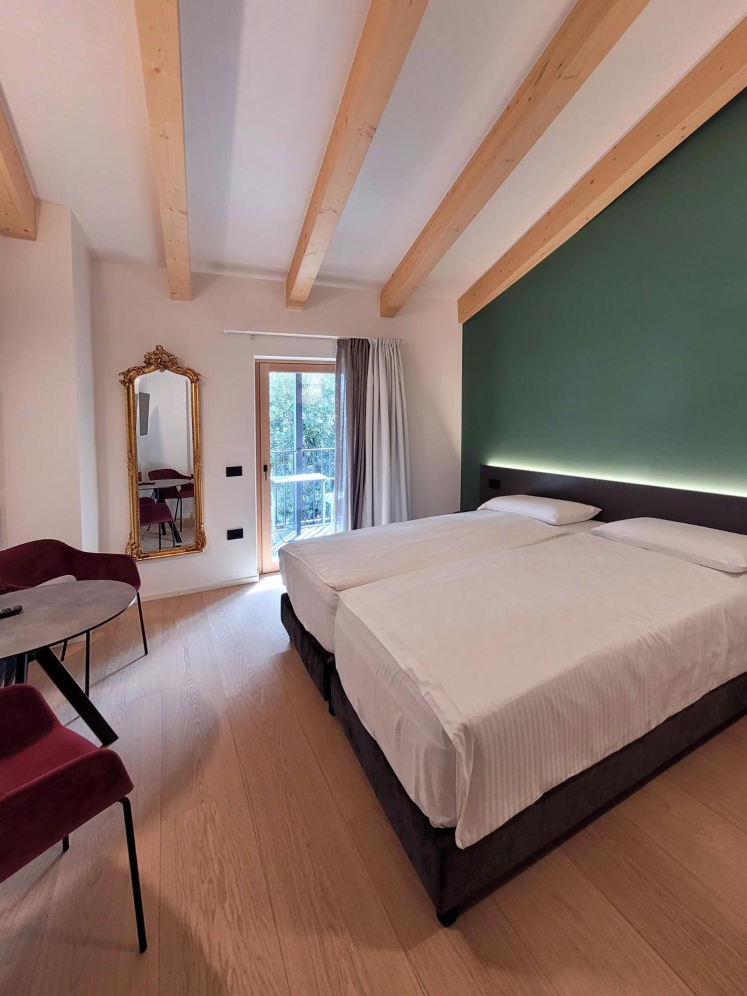 Locanda Restel De Fer ริวาเดลการ์ดา ภายนอก รูปภาพ